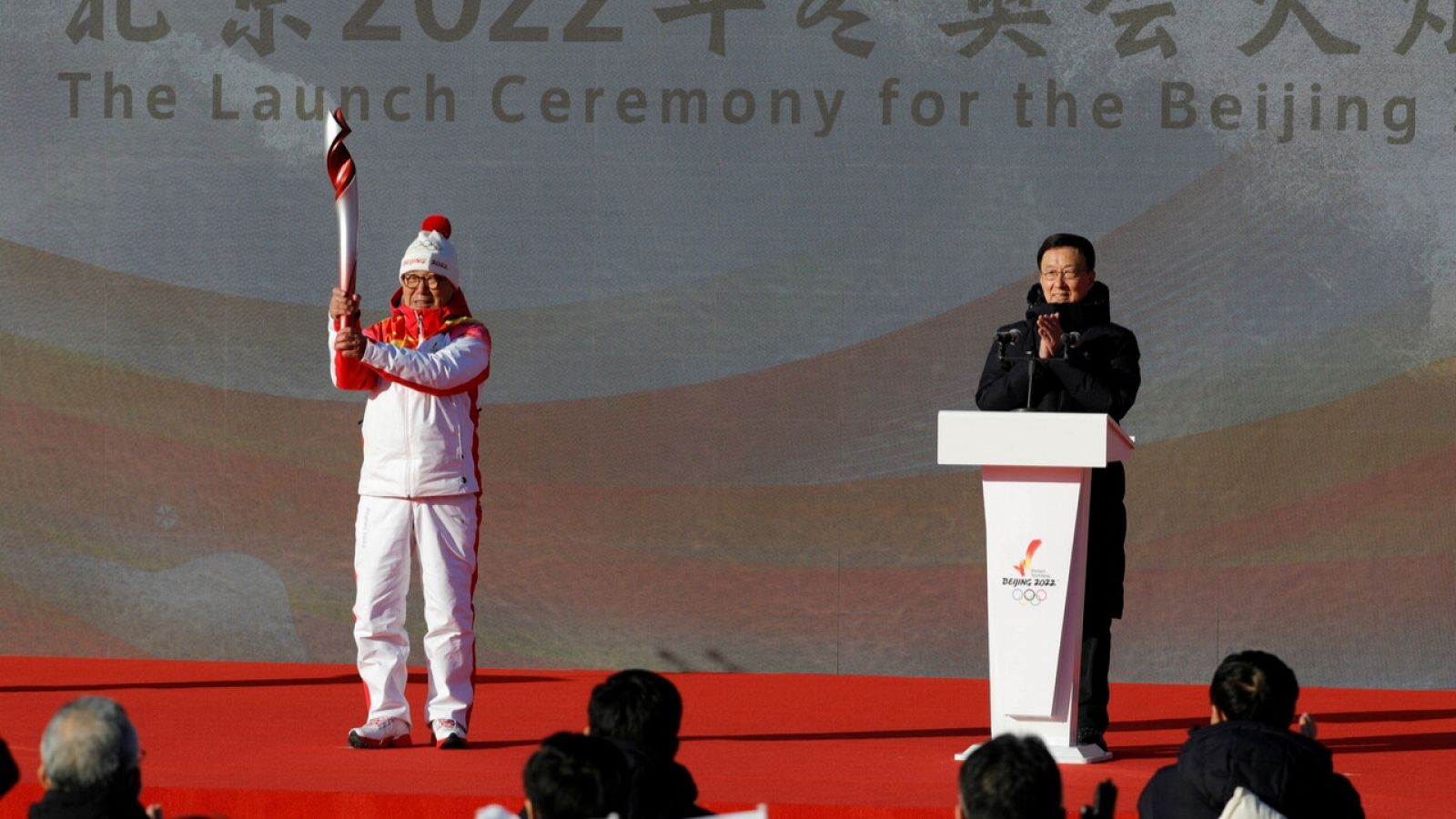 Deslucido paso de la llama olímpica en Pekín 2022