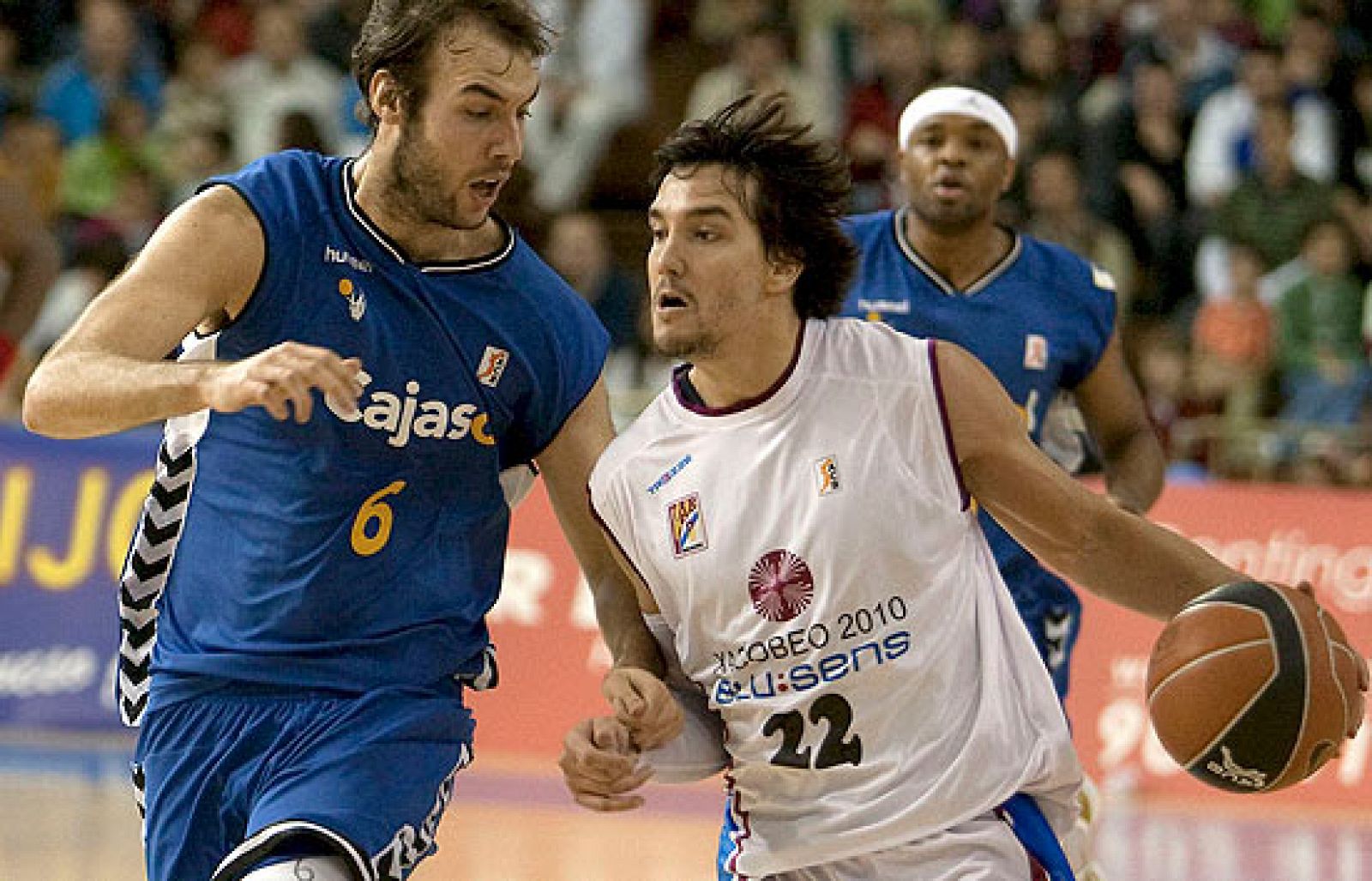 El Cajasol sevillano ha conseguido su tercera victoria consecutiva y ha parado en seco la buena racha del Xacobeo Blu:sens.