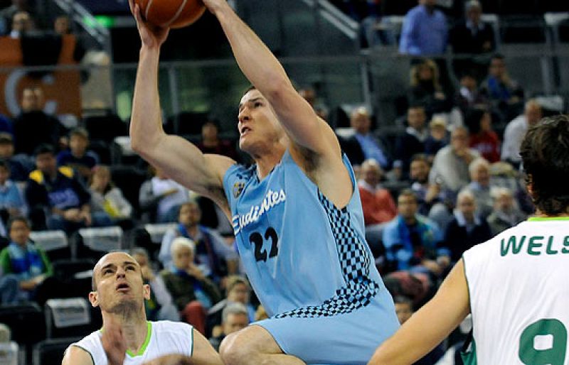 Victoria ajustada del Unicaja en Madrid en un partido liderado por el capitán andaluz, Berni Rodríguez.