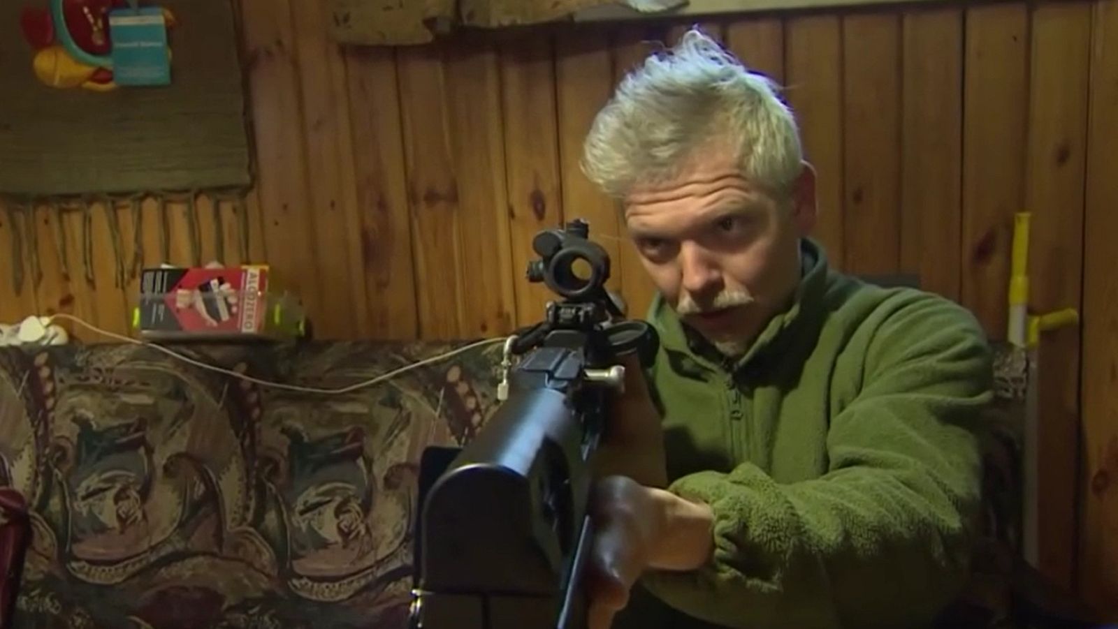 Los ucranianos que se arman ante la amenaza de invasión rusa | Ver