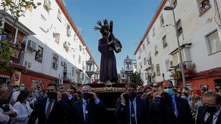 Telediario 1 - Los costaleros de Sevilla ensayan con medidas anticovid para la Semana Santa