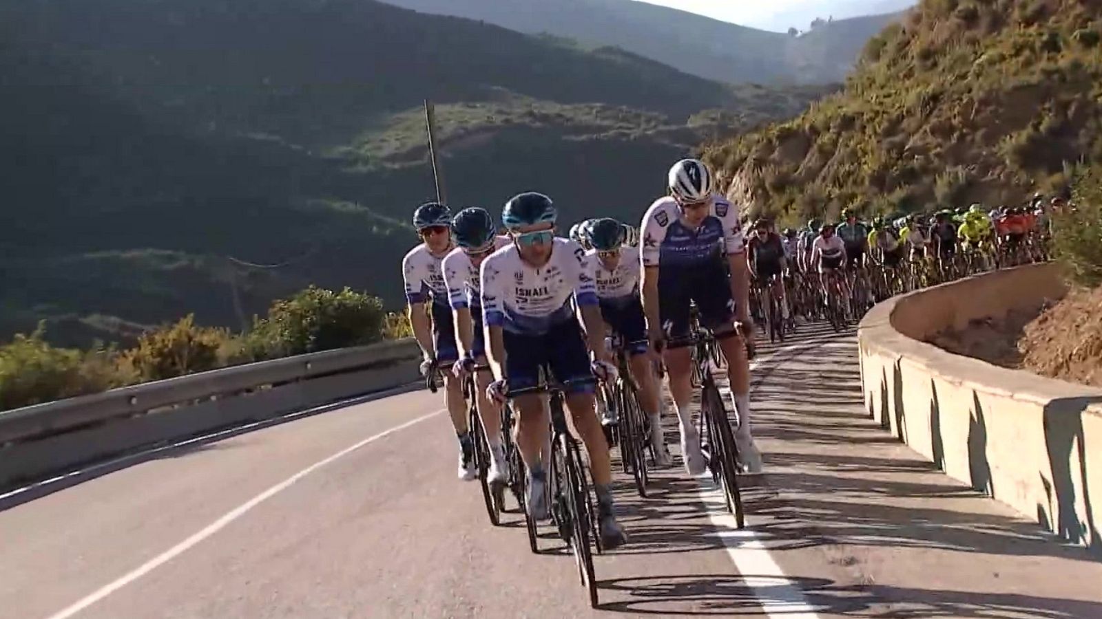 Ciclismo - Vuelta ciclista Comunidad Valenciana. 2ª etapa: Bétera - Torrent - ver ahora