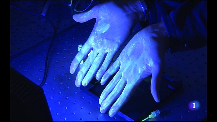 L'informatiu - Comunitat Valenciana - El gel hidroalcóholico luminiscente que no engaña