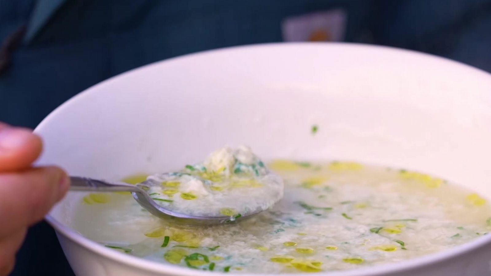 España Directo - Sopa de stracciatella al estilo Gipsy Chef