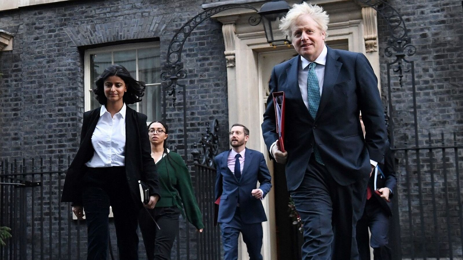 Reino Unido: Dimiten cinco asesores de Boris Johnson