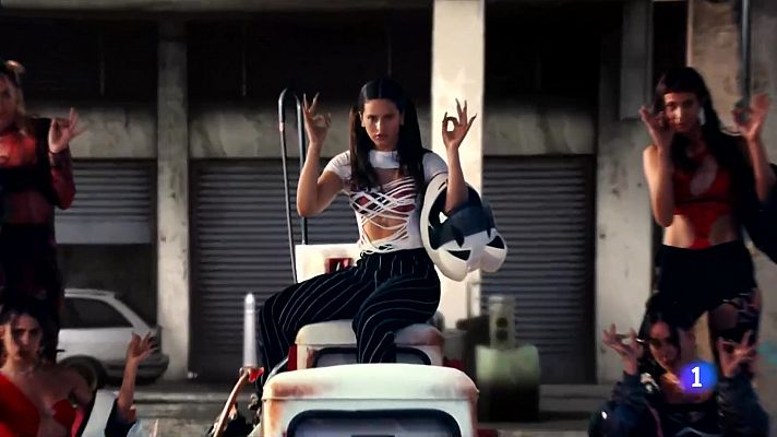 L'Informatiu - Rosalía publica la cançó i el videoclip 'Saoko'