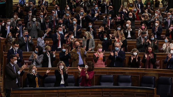 Los gestos de los diputados tras la votación de la reforma laboral