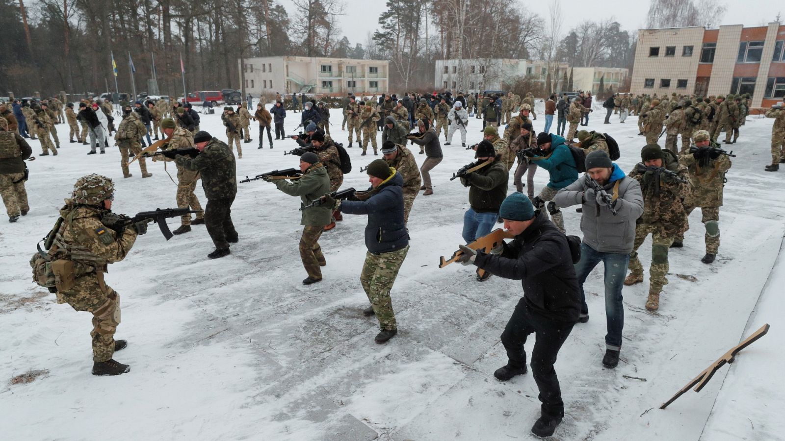 Reservistas ucranianos se preparan ante una eventual invasión rusa