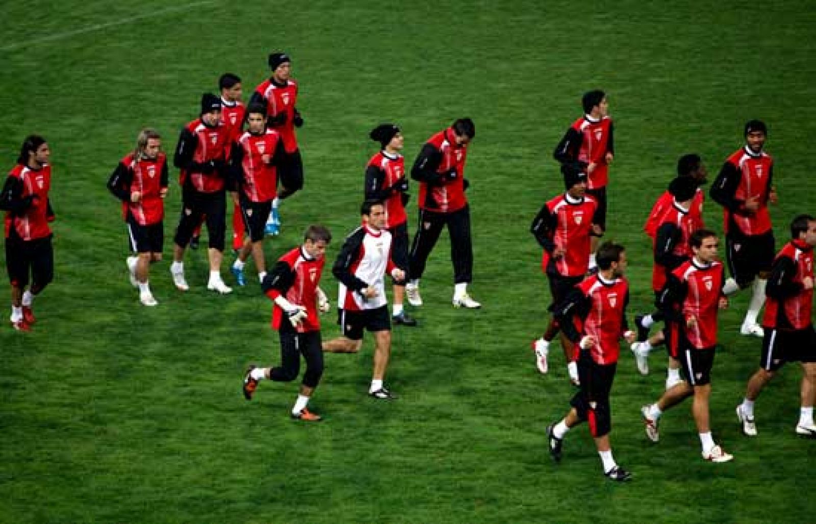 El Sevilla jugará ante el Unirea en un partido que sabe a trámite con el equipo hispalense ya clasificado para octavos.