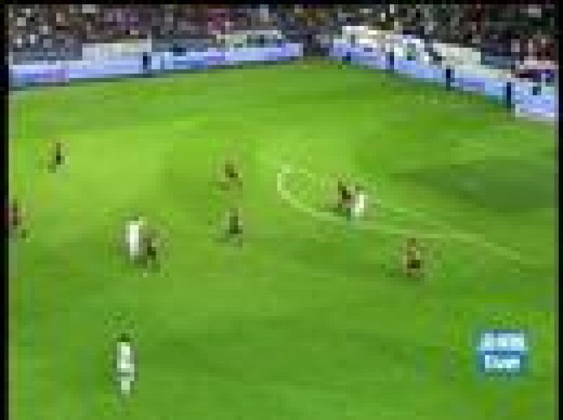  En tres minutos épicos, el Real Madrid remonta un partido que tenía en contra, perdiendo por un gol y con un hombre menos por expulsión de Cannavaro. Robben e Higuaín firmaron la narración heroica de una noche que valió un título.