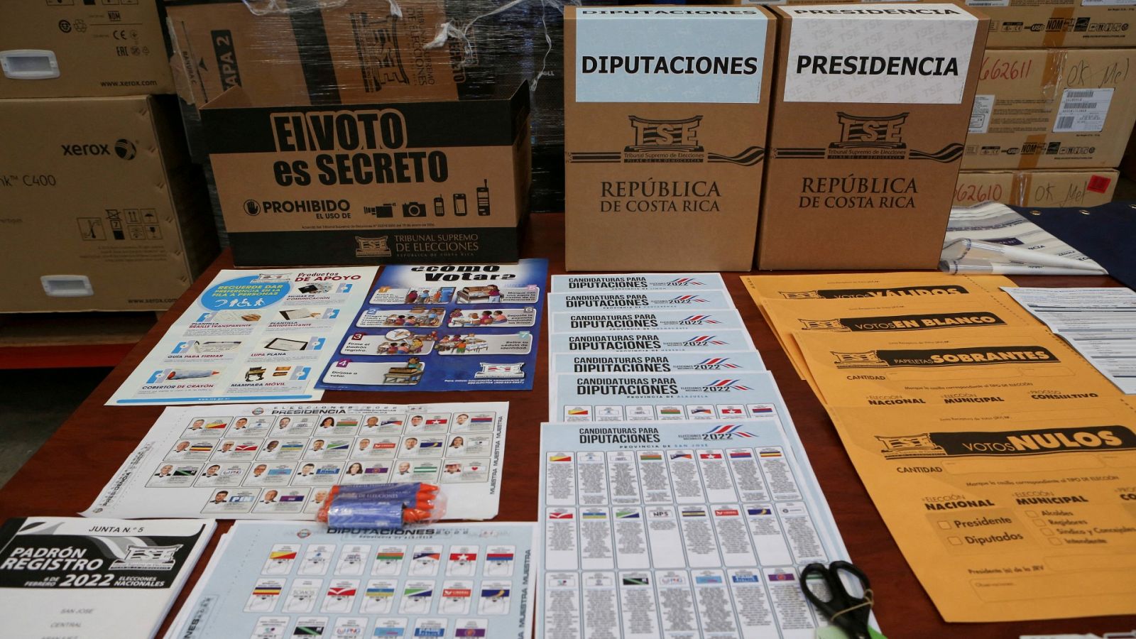 25 candidatos se disputan la presidencia de Costa Rica