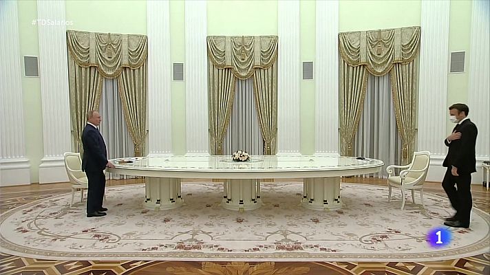 Telediario 2 - Macron y Putin se reúnen para buscar la desescalada en Ucrania y restablecer la confianza entre Rusia y la OTAN