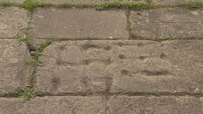 Telexornal - Galicia - Douscentos taboleiros de xogo clásicos agochados na pedra de Santiago
