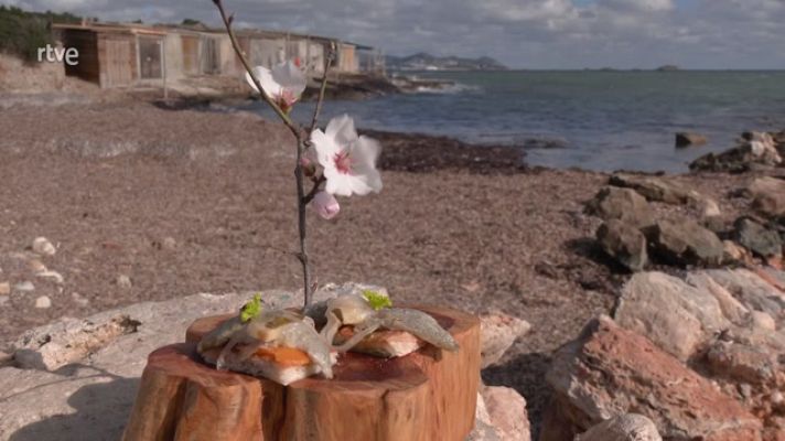 Aquí la Tierra - Conservar el pescado en escabeche con verduras y hierbas aromáticas