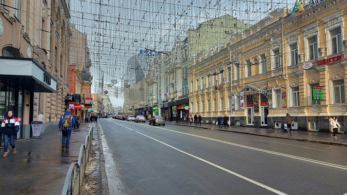 Telediario 1 - Una red de voluntarios ayuda al ejército de Ucrania