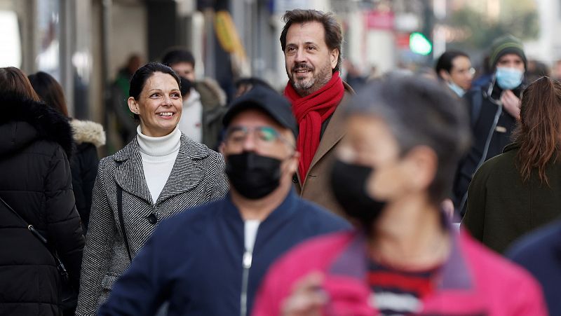 Las mascarillas dejan de ser obligatorias al aire libre | Ver