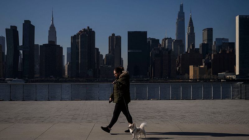 Nueva York pone fin al uso obligatorio de las mascarillas en lugares cerrados 