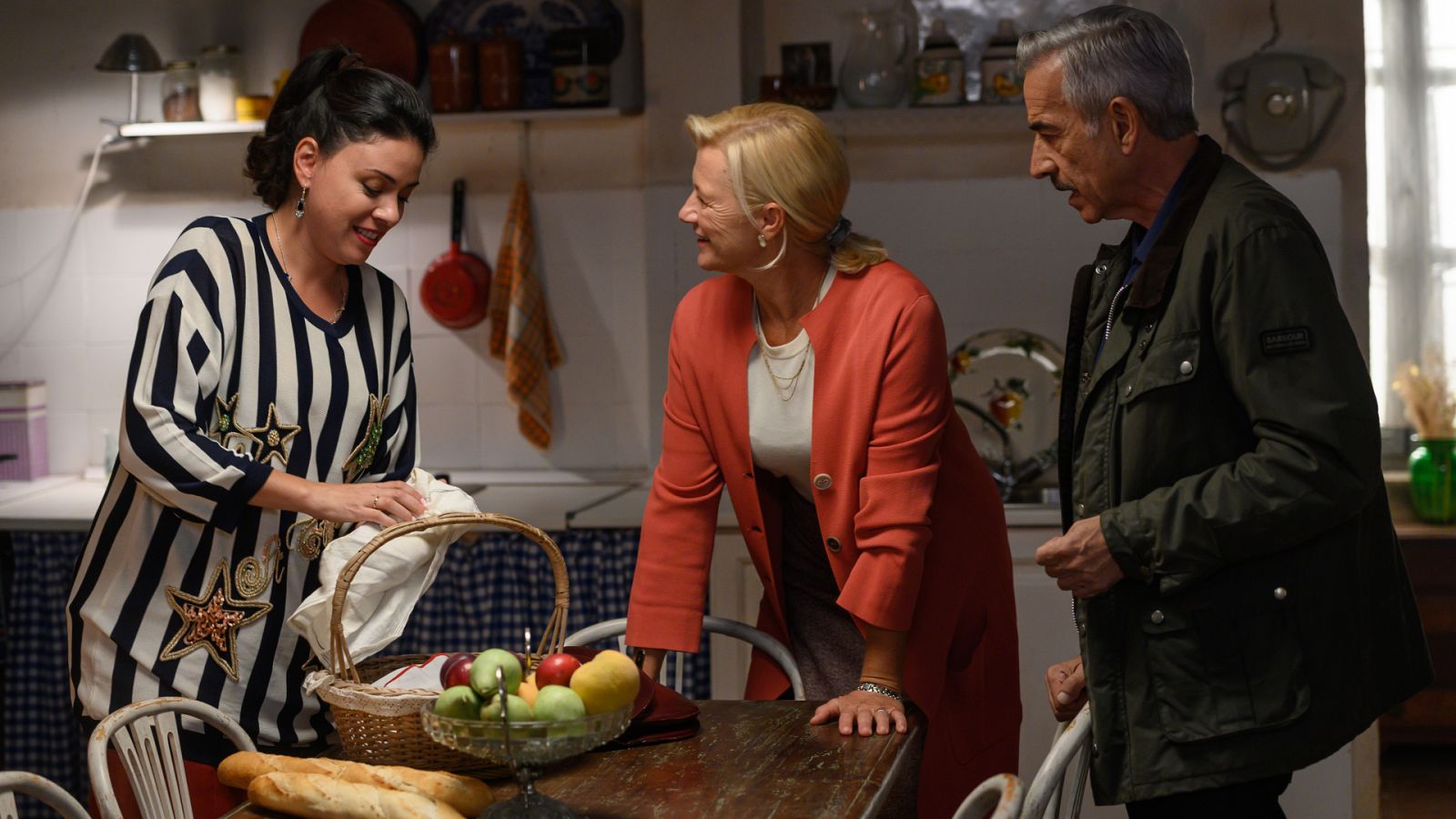 Paquita regresa poniendo firmes a los vecinos de Sagrillas