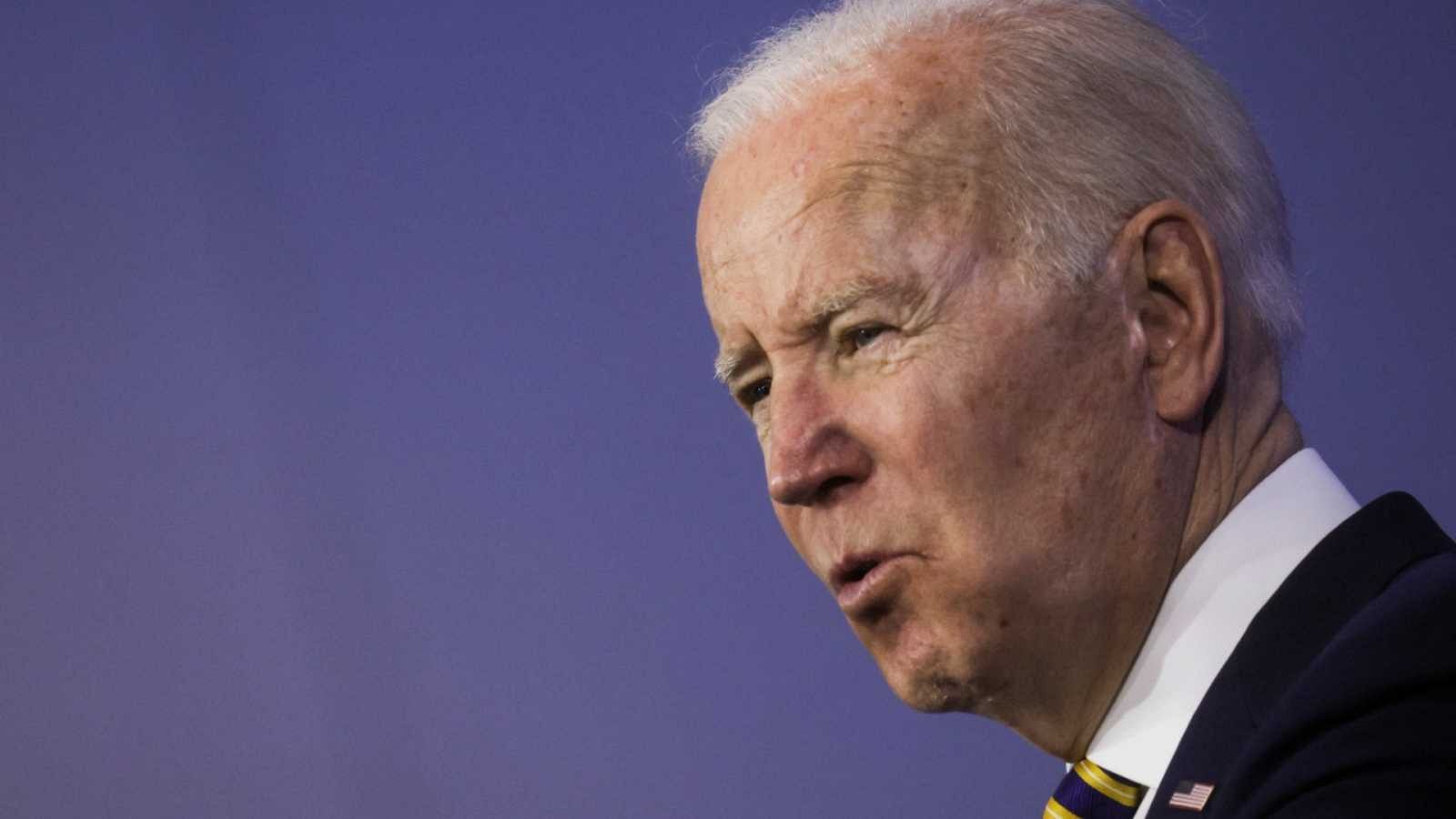 Biden aconseja a los estadounidenses que se vayan de Ucrania