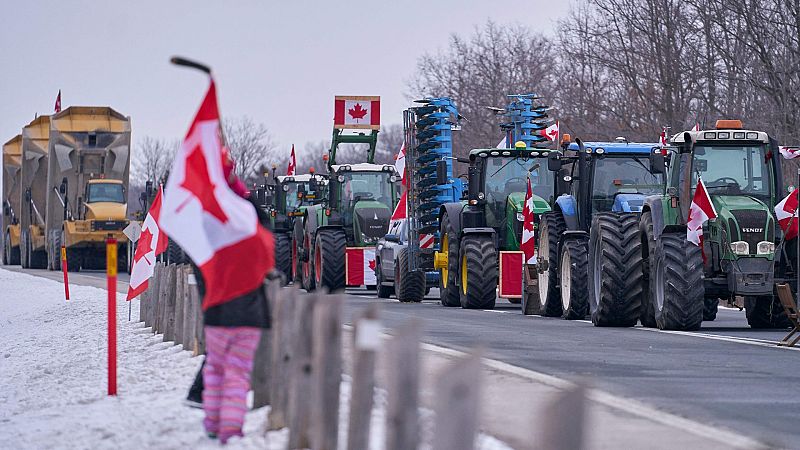 Las caravanas antivacunas del 'Convoy de la libertad' se extienden por el mundo - Ver ahora