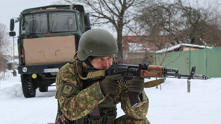 Telediario 1 - La estrategia de EE.UU. en la crisis de Ucrania: anunciar cualquier movimiento de tropas o posibles planes de invasión rusos