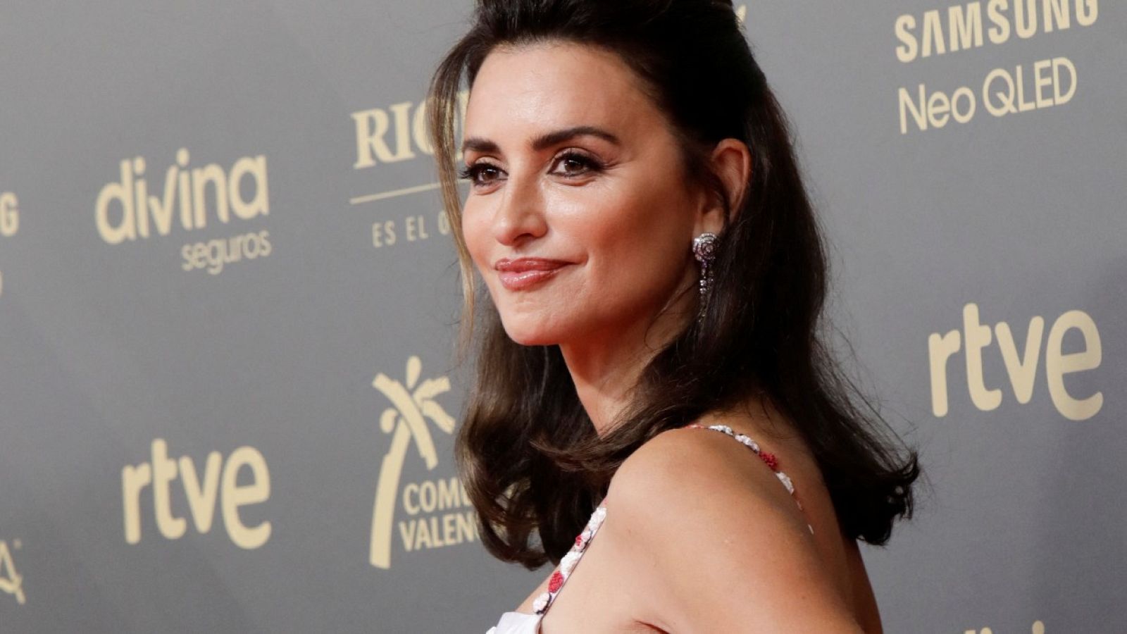 Los Goya - Penélope Cruz: "Nunca tendré suficientes palabras de agradecimiento para Pedro Almodóvar" | Ver