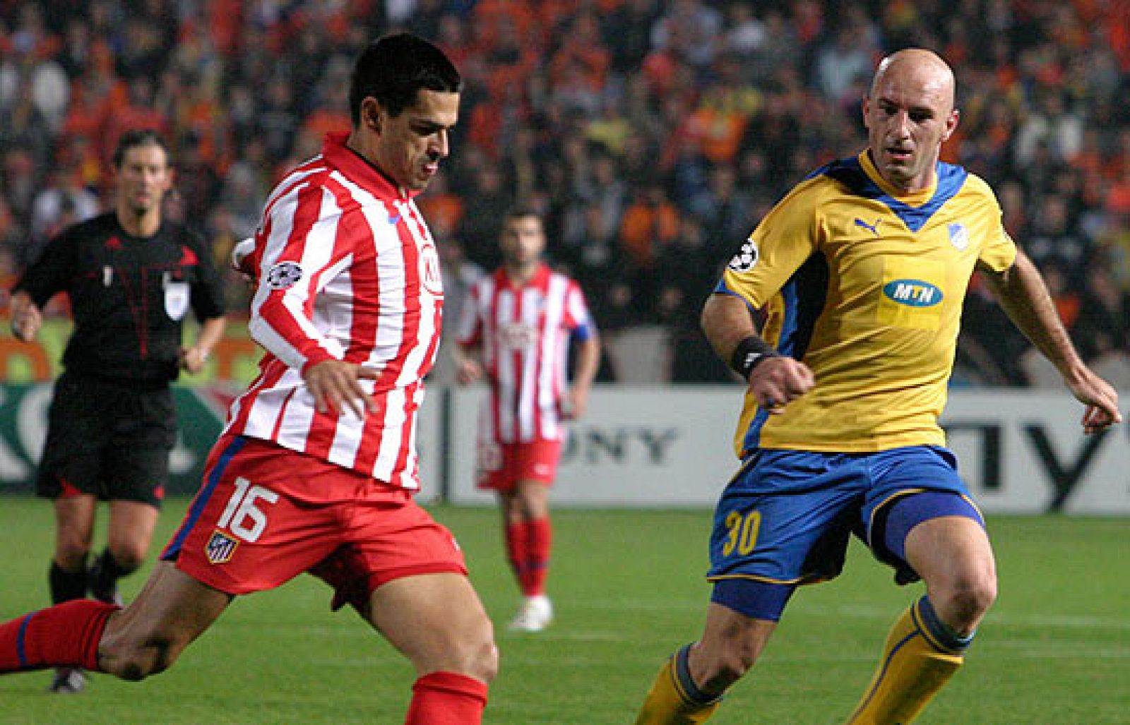 Pobre partido de los de Quique, que no han podido ganar al Apoel en Nicosia y dejan pendiente para la última jornada su clasificación para la Liga Europa.