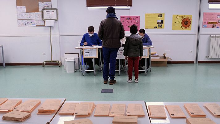 Telediario Fin de Semana - Un autobús recoge a los habitantes de los pueblos