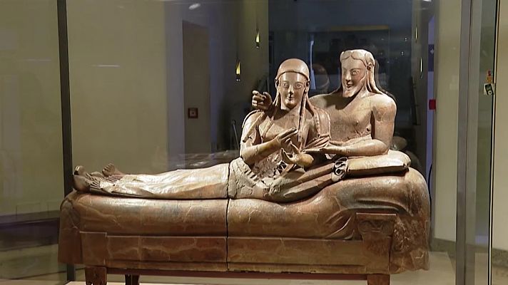 Telediario 2 - El Sarcófago de los esposos, un matrimonio de 25 siglos en peligro por las vibraciones del tranvía en Roma