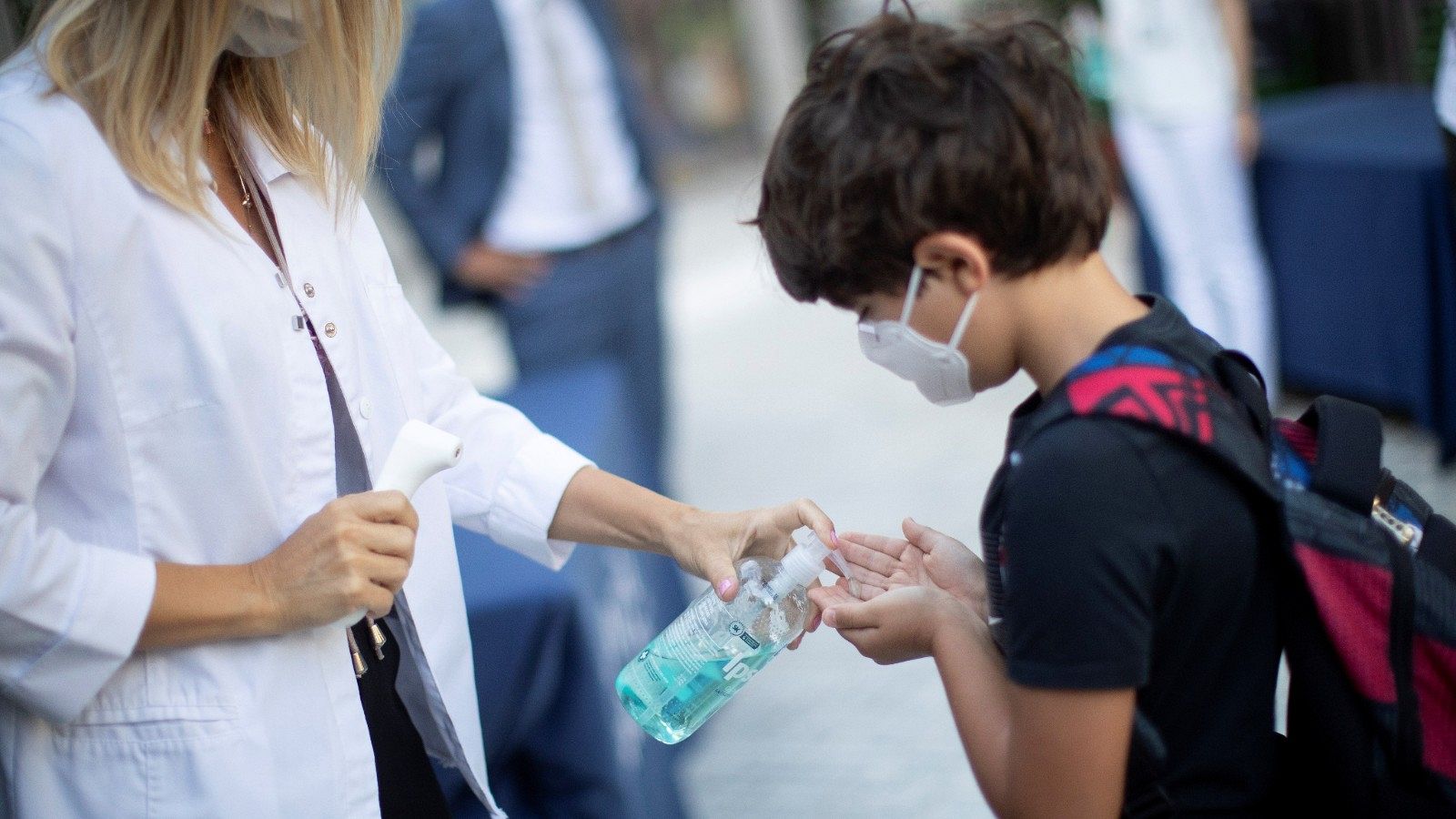 Los pediatras piden retirar las mascarillas en los colegios