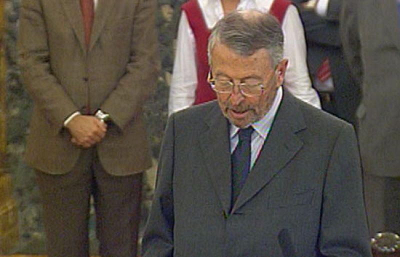 Oliart toma posesión del cargo 