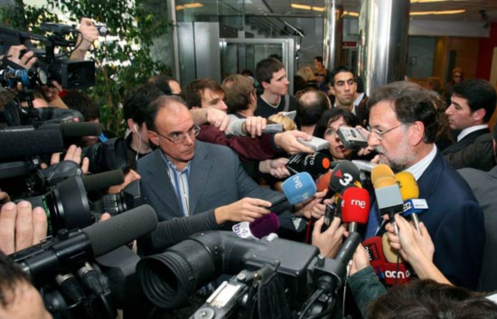 Todos los partidos opinan sobre el editorial de la prensa catalana a favor del Estatuto | Ver