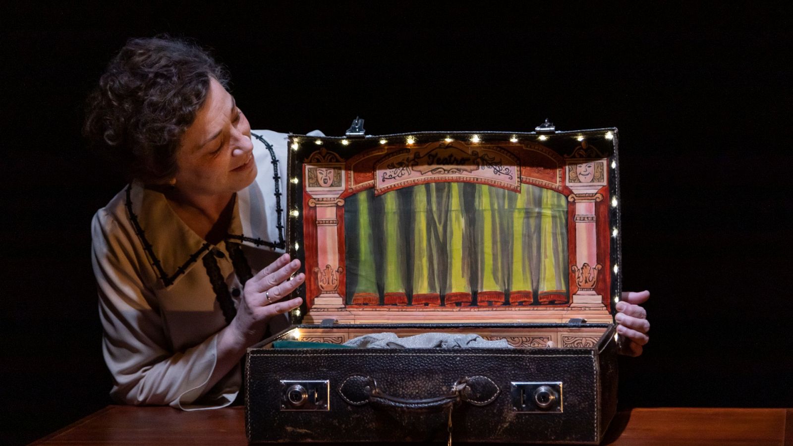 Lorca, Vicenta - Atención obras - ver ahora