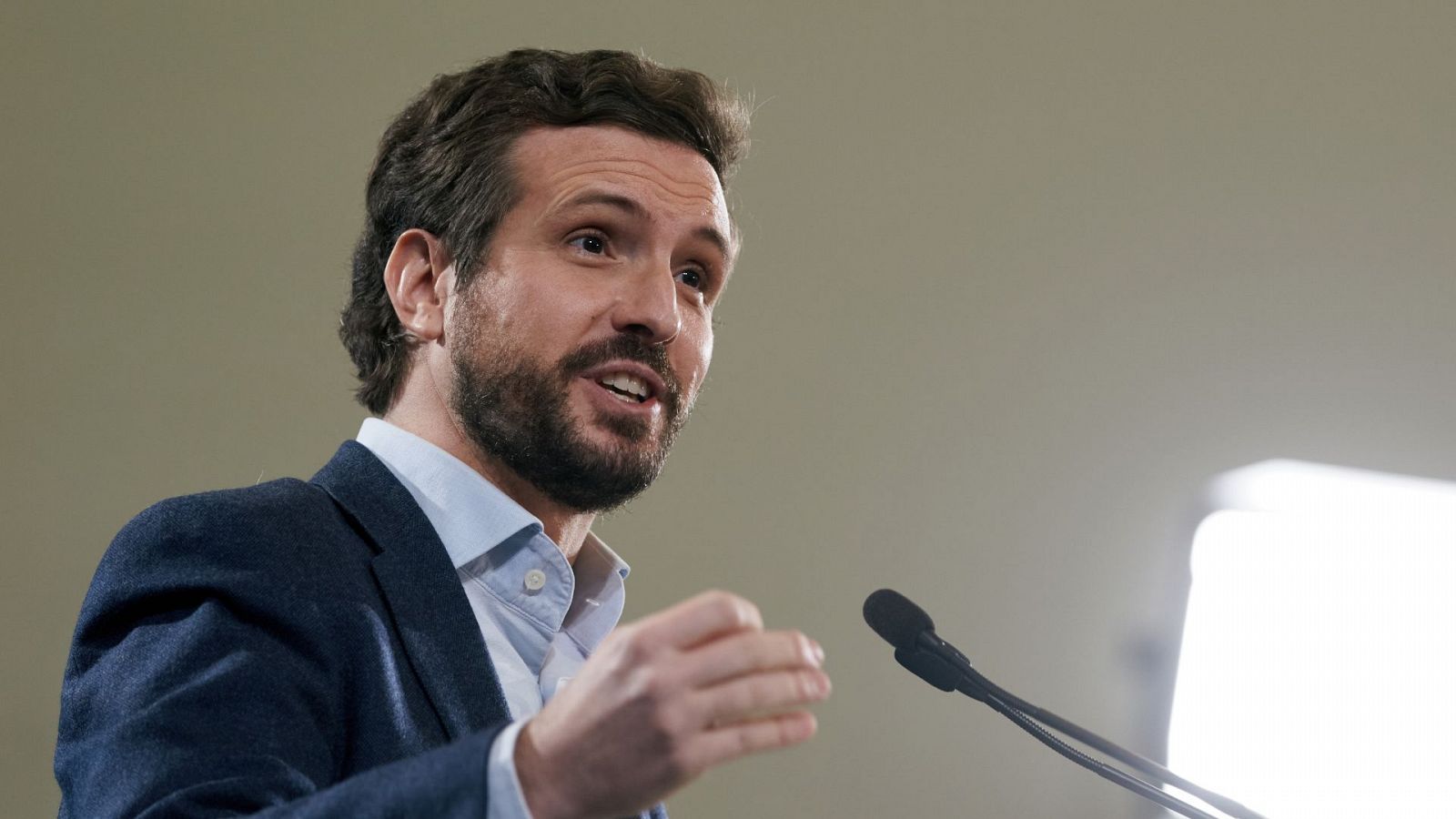 Casado pide a Ayuso aclarar si ha habido una comisión a un familiar: "Esto se tiene que acabar"