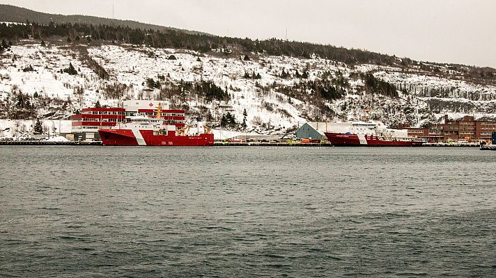 Telediario 1 - Llega el primer barco con tres supervivientes al puerto canadiense de Terranova