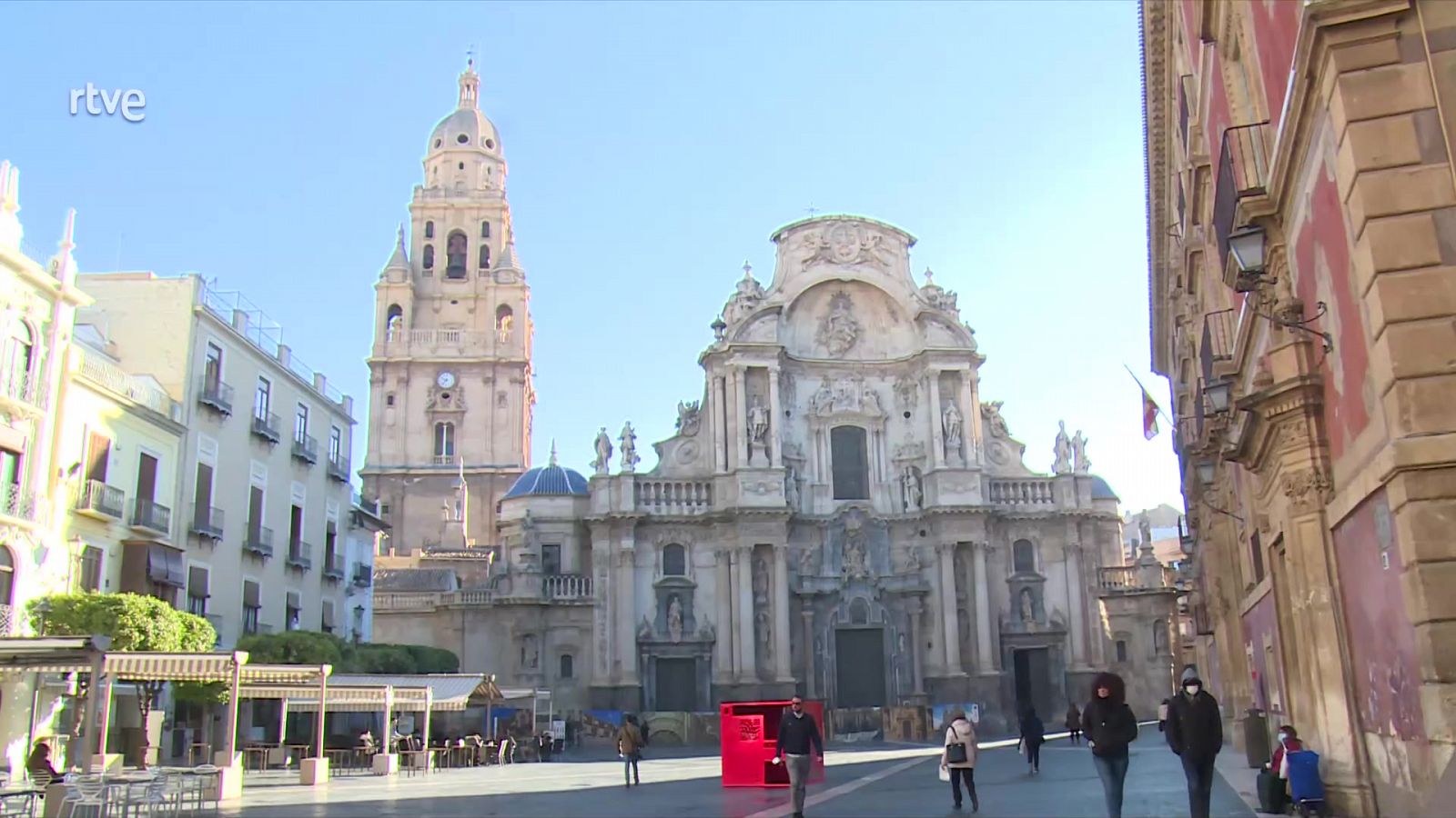 Intervalos de viento fuerte en el Ampurdán y los litorales gallego y cantábrico - ver ahora