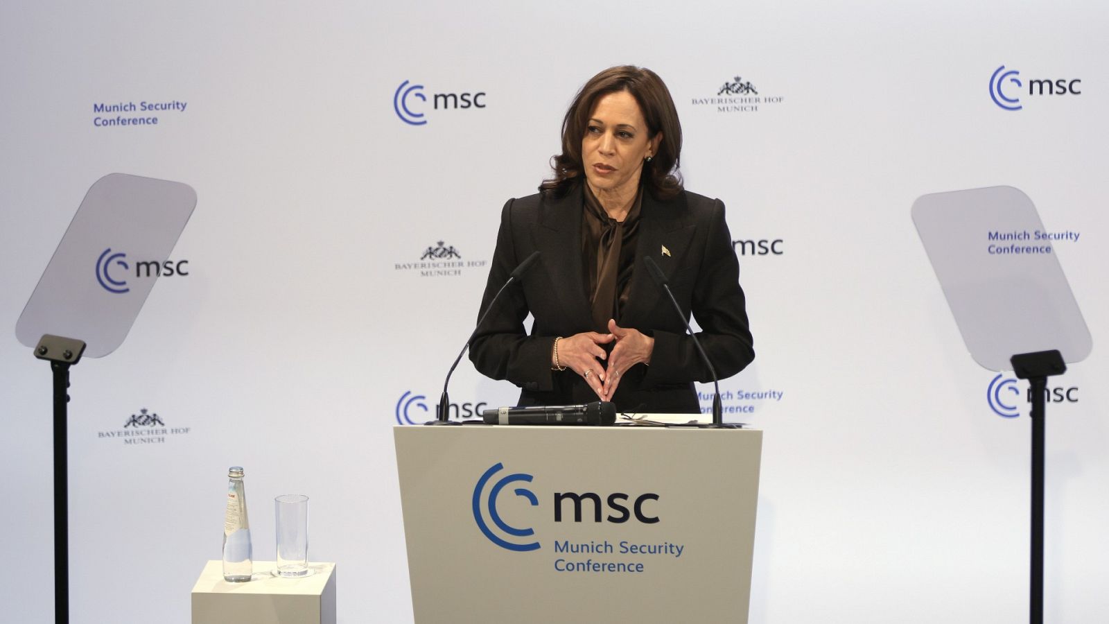 Kamala Harris amenaza con sanciones a Rusia