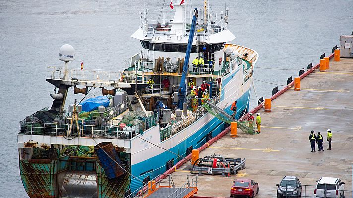 Llegan a tierra los supervivientes del naufragio del Pitanxo