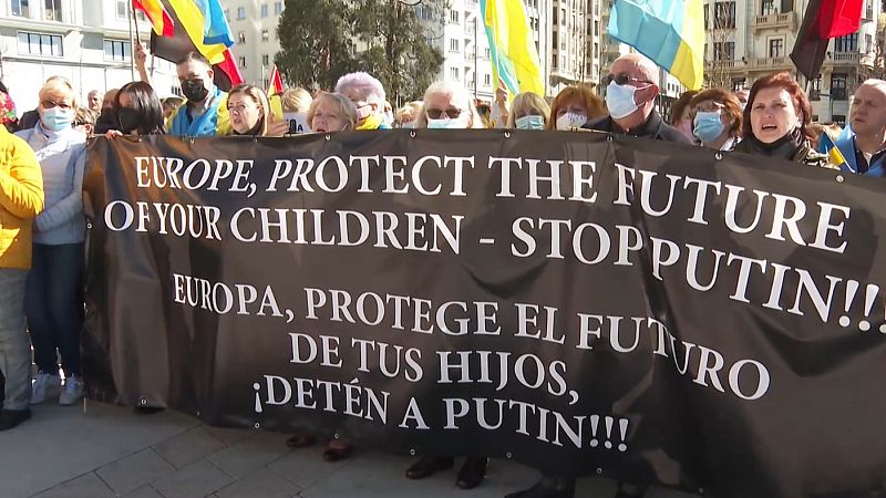 Ucranianos se concentran en Madrid ante el temor por una invasión rusa