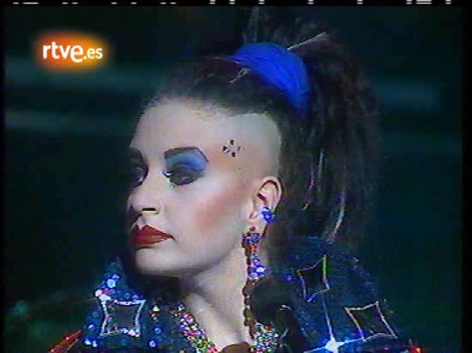 Alaska Y Dinarama Interpretan A Quién Le Importa 1986 Rtve Es