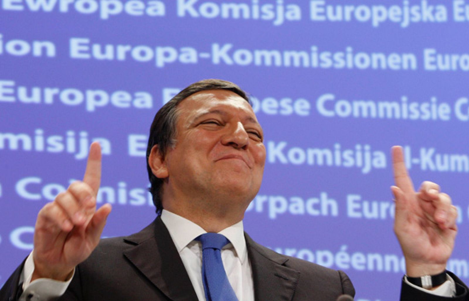 Barroso ha elogiado la labor "excepcional" del español Joaquín Almunia en la Comisión Europea y le ha premiado con una de las carteras más importantes, la de Competencia, y con una vicepresidencia.  