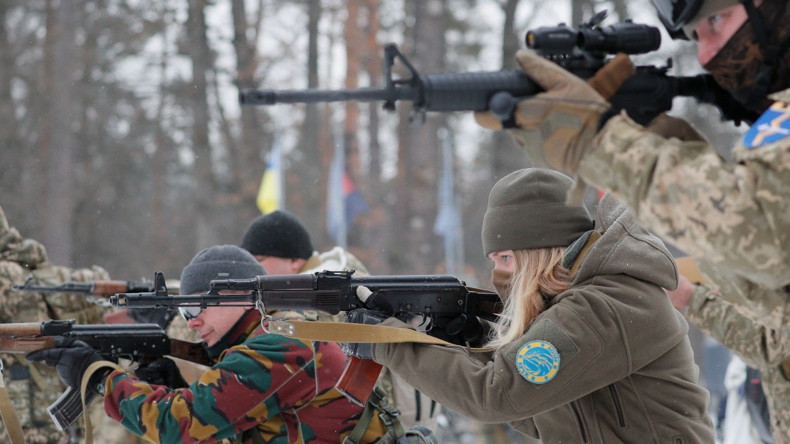 Continúa la formación militar a civiles en Ucrania