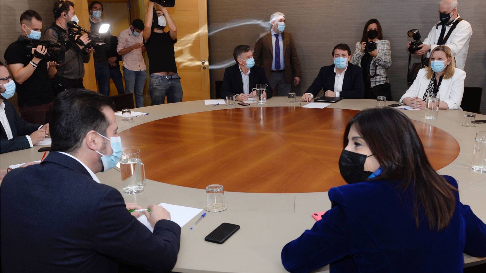 La reunión entre Mañueco y Tudanca para formar gobierno en CyL fracasa a los 15 minutos entre acusaciones cruzadas