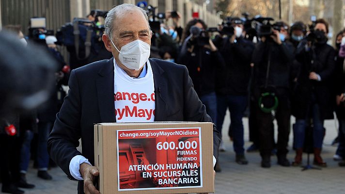 Telediario 1 - La banca mejora la atención a los mayores