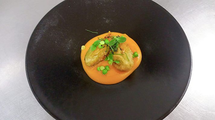 España Directo - Flor de calabacín rellena de verduras y vieiras