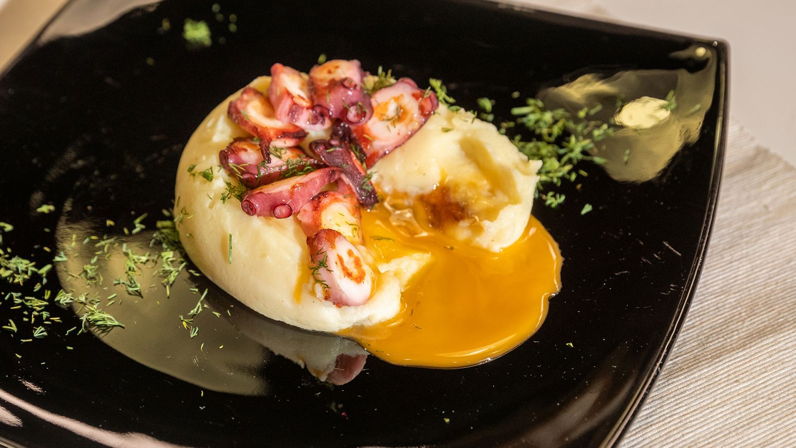 Sergio cocina - Coulant de patata, huevo y pulpo