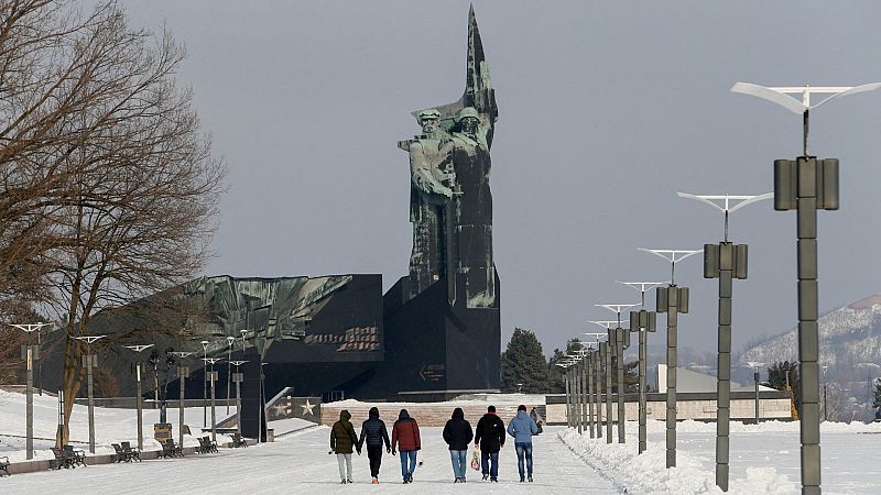 Propaganda, acusaciones de ataques y la independencia de Donetsk y Lugansk: así es el relato de Rusia