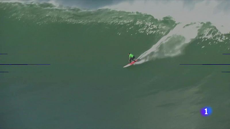Los mejores surfistas vuelven a desafiar las grandes olas de Punta Galea