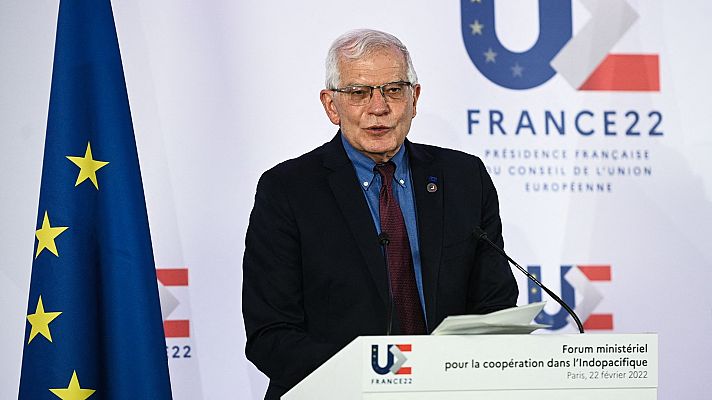 Telediario 2 - La UE acuerda "por unanimidad" un primer paquete de sanciones a Rusia para limitar la capacidad financiera