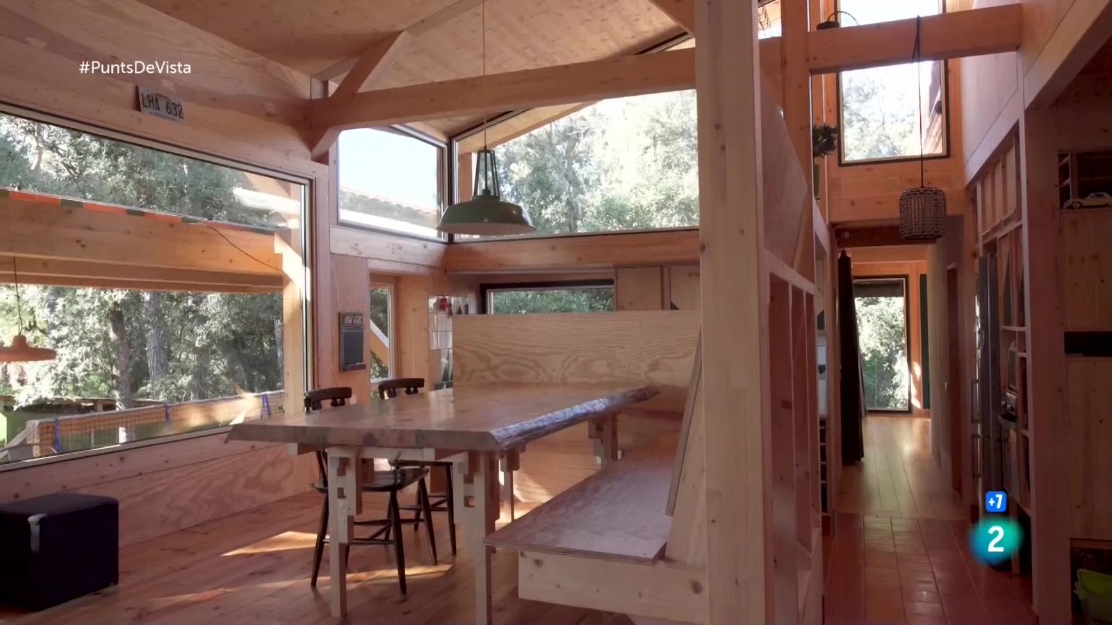Punts de vista - Núria Moliner ens descobreix una casa integrada al bosc del Montseny